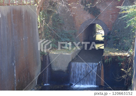 総武本線「榎戸新田橋梁」は明治から支え続ける煉瓦のアーチ 総武本線「榎戸新田橋梁」は明治から支え続ける煉瓦のアーチ 120663152