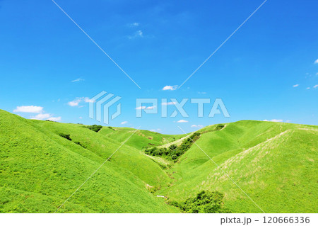熊本県 青空の阿蘇 熊本県 青空の阿蘇 120666336