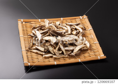 ［岩手県産］乾燥　スライス椎茸 120669107