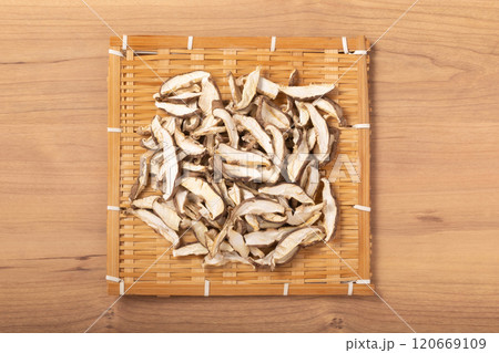 ［岩手県産］乾燥　スライス椎茸 120669109