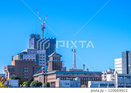 日本の横浜都市景観 歩道橋のある街。神奈川県庁や関内駅前の再開発事業などを望む=11月28日 日本の横浜都市景観 歩道橋のある街。神奈川県庁や関内駅前の再開発事業などを望む=11月28日 120669922