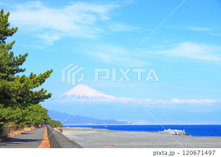 静岡県静岡市、三保の松原と富士山の風景 静岡県静岡市、三保の松原と富士山の風景 120671497
