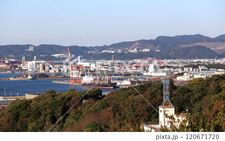 雑賀崎灯台から和歌山港方面を望む 和歌山市 雑賀崎灯台から和歌山港方面を望む 和歌山市 120671720