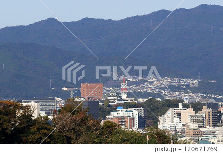 雑賀崎灯台から和歌山城方面を望む 和歌山市 雑賀崎灯台から和歌山城方面を望む 和歌山市 120671769