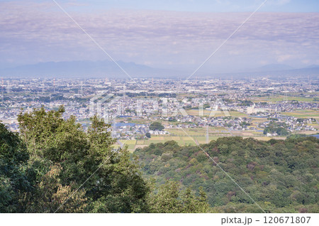 群馬　金山城物見台から望む太田市街 120671807