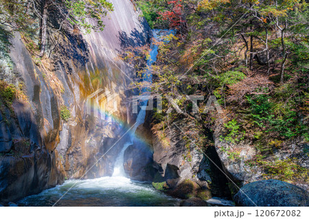 【滝素材】秋の昇仙峡・仙娥滝と虹【山梨県】 【滝素材】秋の昇仙峡・仙娥滝と虹【山梨県】 120672082