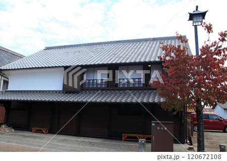 佐賀県嬉野市　塩田津の伝統的建造物群保存地区の町並み 120672108