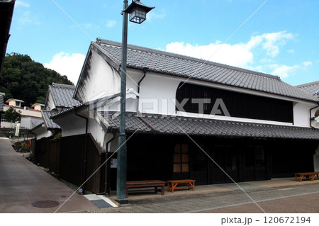 佐賀県嬉野市　塩田津の伝統的建造物群保存地区の町並み 120672194