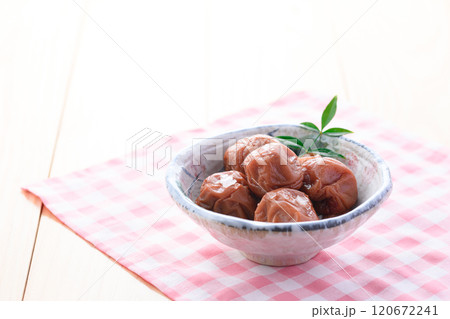 梅干し 紀州南高梅 （ 白干し梅 ） 塩だけで漬けた昔ながらの酸っぱくて塩辛い梅干し 120672241