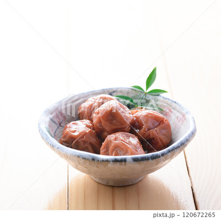 梅干し 紀州南高梅 （ 白干し梅 ） 塩だけで漬けた昔ながらの酸っぱくて塩辛い梅干し 120672265