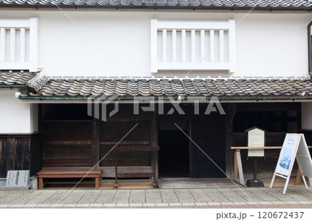佐賀県嬉野市　塩田津の伝統的建造物群保存地区の町並み 120672437