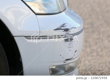 車のバンパーのキズ　修理　塗装　保険 120672456