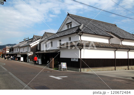 佐賀県嬉野市　塩田津の伝統的建造物群保存地区の町並み 120672484