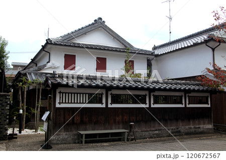 佐賀県嬉野市　塩田津の伝統的建造物群保存地区の町並み 120672567