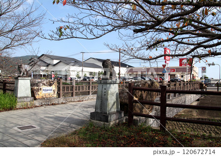 佐賀県嬉野市　塩田津の伝統的建造物群保存地区の町並み 120672714