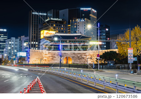 ソウル 南大門(崇礼門) 夜景 ソウル 南大門(崇礼門) 夜景 120673586