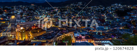 メキシコ・グアナファトの夜景 大パノラマ メキシコ・グアナファトの夜景 大パノラマ 120674828