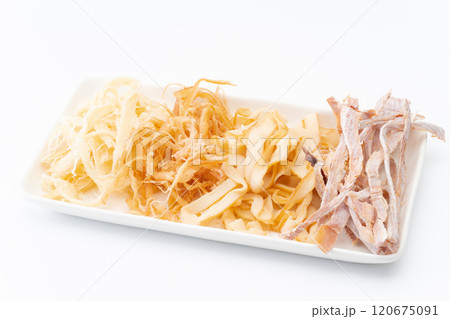 美味しそうなイカのおつまみの盛り合わせ 120675091