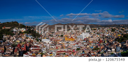 メキシコ・グアナファトの都市風景　大パノラマ 120675549