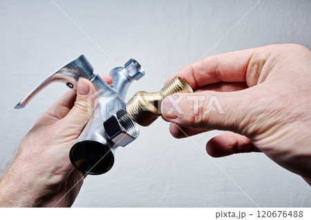 Eccentric reducer is connected to single lever ball mixer tap. 120676488