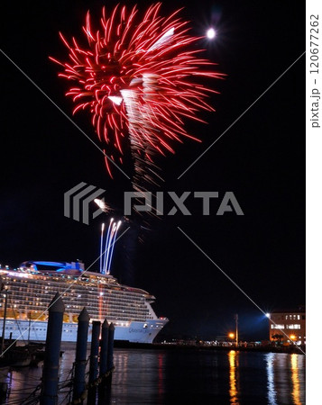 静岡県　月と花火と豪華客船　10月 120677262