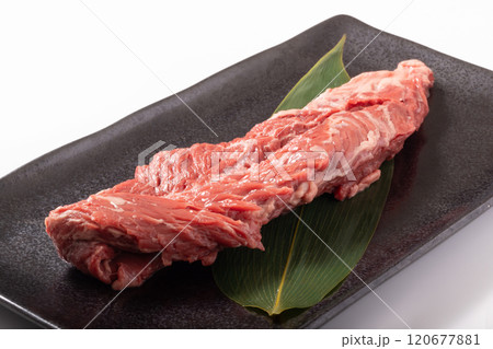 ［オーストラリア産］牛サガリ　ステーキ用 120677881