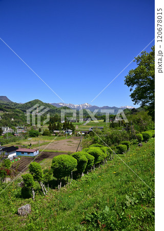 残雪の谷川岳と上州武尊山 残雪の谷川岳と上州武尊山 120678015