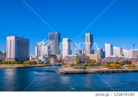 日本の横浜都市景観 富士山や神奈川県警察、ランドマークタワー、みなとみらいなどを望む。珍景=28日 日本の横浜都市景観 富士山や神奈川県警察、ランドマークタワー、みなとみらいなどを望む。珍景=28日 120678180