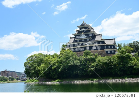 岡山城の天守と旭川 岡山城の天守と旭川 120678391