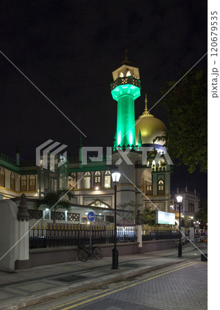 Masjid Sultan mosque in Singapore by night 120679535