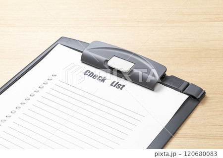 机に置かれたチェックリスト 机に置かれたチェックリスト 120680083