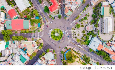 A difficult road intersection. A difficult road intersection. 120680794