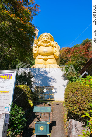 群馬県甘楽郡 秋の妙義山、中之嶽神社の大黒様 120681019