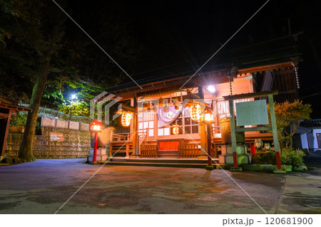 群馬県渋川市 夜の伊香保神社 120681900