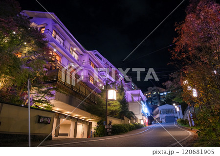 群馬県渋川市 夜の伊香保、伊香保温泉石段街 群馬県渋川市 夜の伊香保、伊香保温泉石段街 120681905
