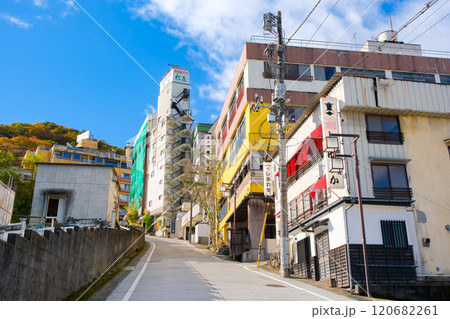 群馬県渋川市 伊香保温泉街、八千代坂 120682261