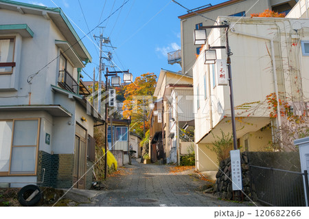 群馬県渋川市 秋の伊香保温泉、路地裏 群馬県渋川市 秋の伊香保温泉、路地裏 120682266