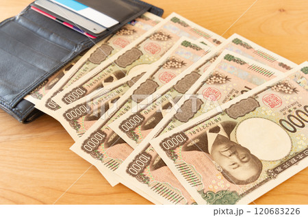 財布とお札 新紙幣 一万円札と財布 財布とお札 新紙幣 一万円札と財布 120683226