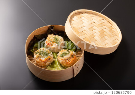 トマトとモッツァレラチーズの鶏焼売 トマトとモッツァレラチーズの鶏焼売 120685790