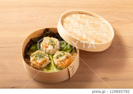 トマトとモッツァレラチーズの鶏焼売 トマトとモッツァレラチーズの鶏焼売 120685792