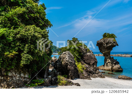 りんご岩（傘岩）柿泊海岸　ながさきサンセットロード　【長崎市】 120685942