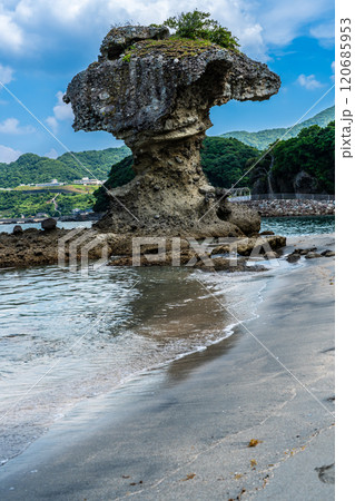 りんご岩(傘岩)柿泊海岸 ながさきサンセットロード 【長崎市】 りんご岩(傘岩)柿泊海岸 ながさきサンセットロード 【長崎市】 120685953