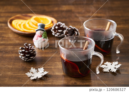 オレンジとシナモンのホットワイン 120686327