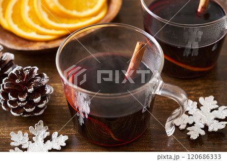 オレンジとシナモンのホットワイン 120686333