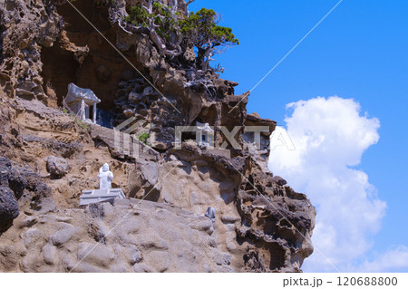 福島県の弁天島にある祠 120688800