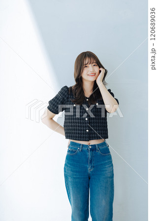 韓国ファッションの女性 120689036