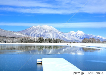 冬の霊仙寺湖 冬の霊仙寺湖 120689864