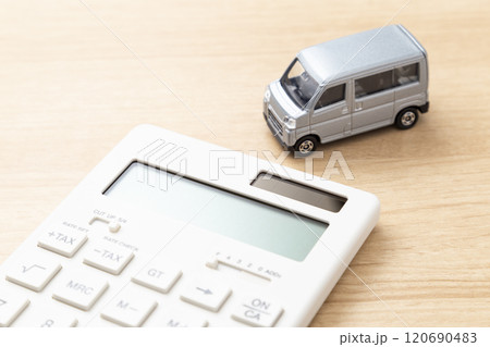 軽貨物車と電卓 軽貨物車と電卓 120690483