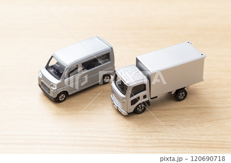 軽貨物車とトラック 軽貨物車とトラック 120690718
