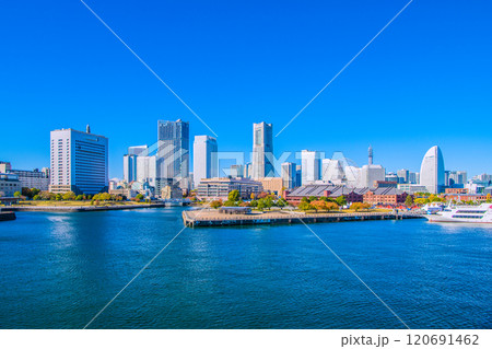 日本の横浜都市景観　富士山やみなとみらいの街などを望む。横浜の未来へ…＝11月28日 120691462